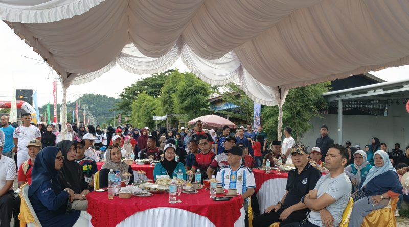Pererat Kebersamaan dan Semangat Sportivitas, Kapolres Aceh Jaya Bersama Forkopimda dan Masyarakat Ikut Meriahkan Jalan Santai dan Nobar Piala Dunia 2026 di Aceh Jaya.